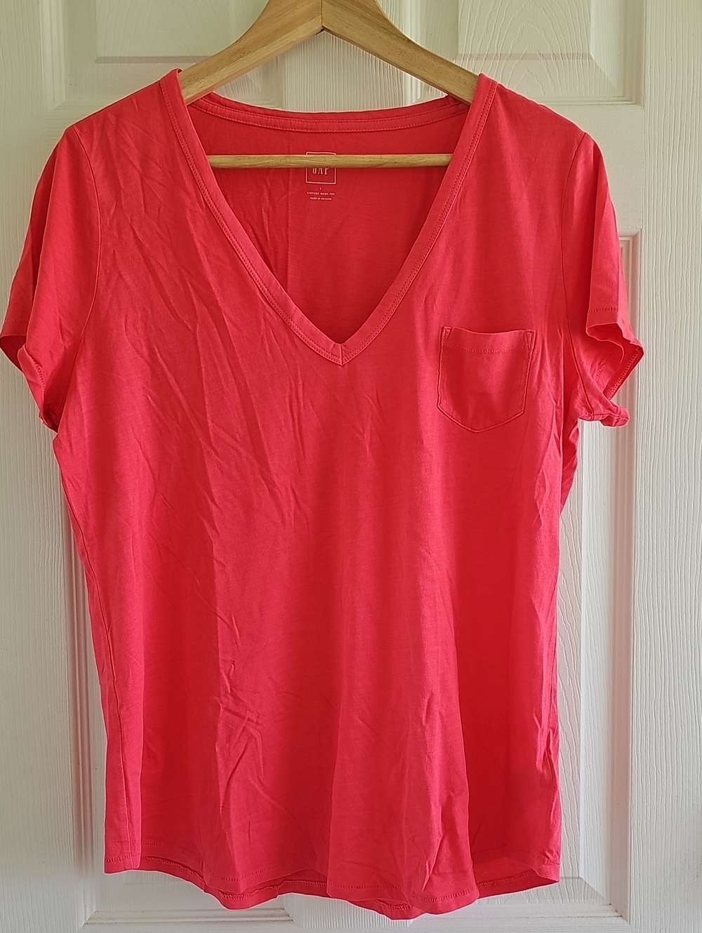 GAP Women's Softspun Vintage Wash V-Neck Pocket Tee - Coral Pink